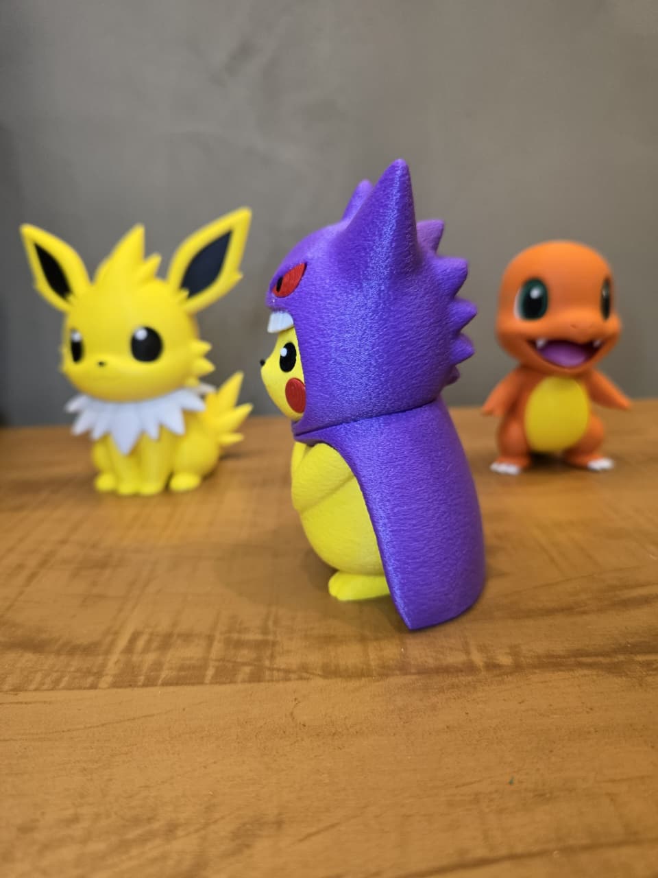 Pikachu Fantasiado de Gengar