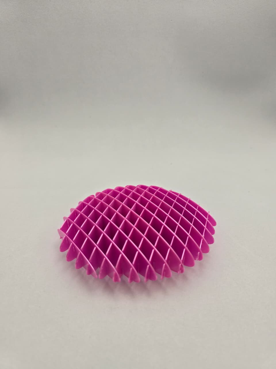 Esfera Sensorial Colmeia em Impressão 3D – Colecionável em PLA
