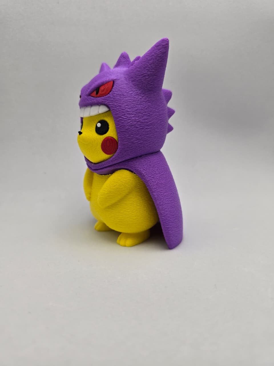Pikachu Fantasiado de Gengar em Impressão 3D – Colecionável em PLA Premium