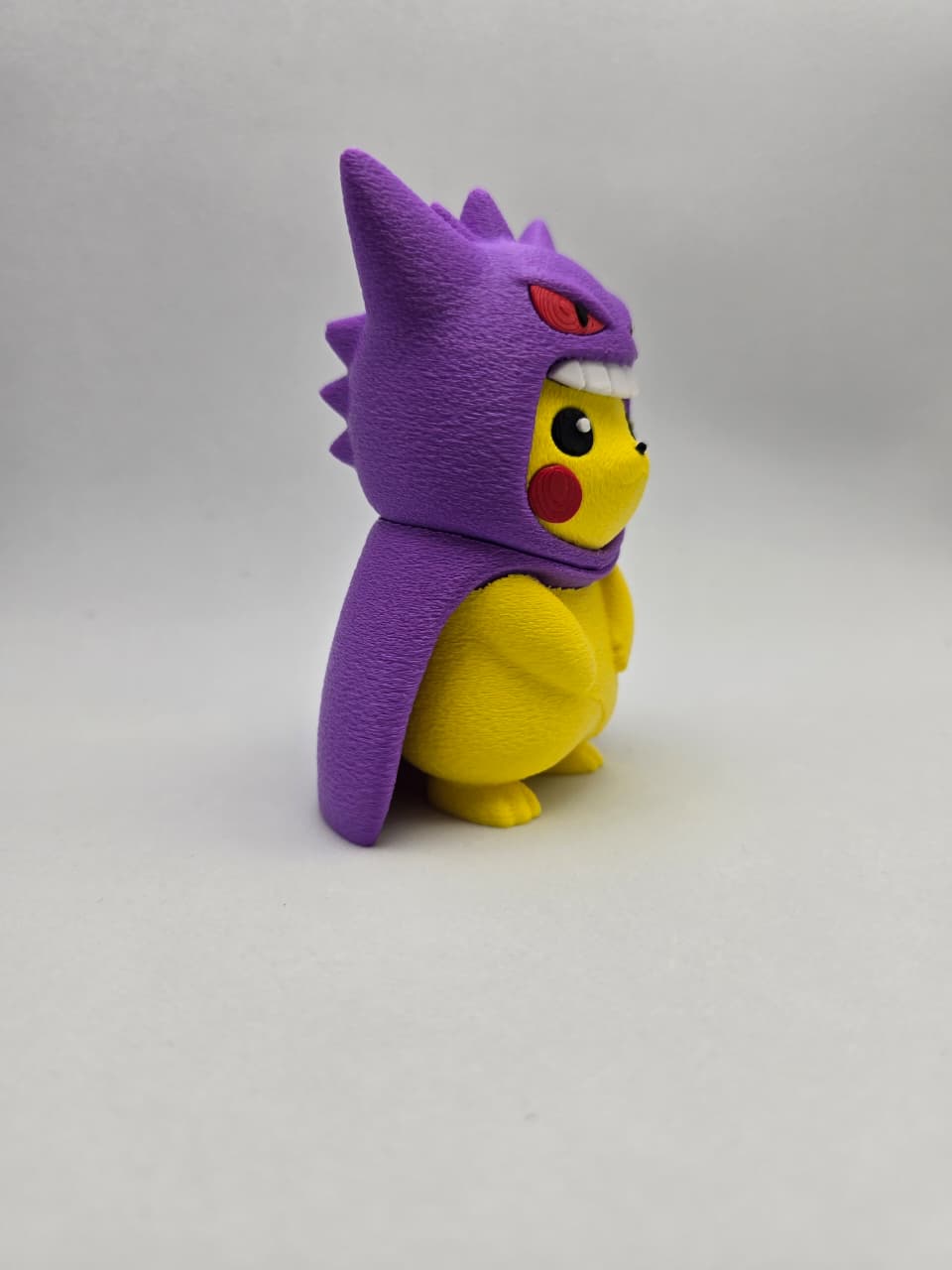 Pikachu Fantasiado de Gengar em Impressão 3D – Colecionável em PLA Premium
