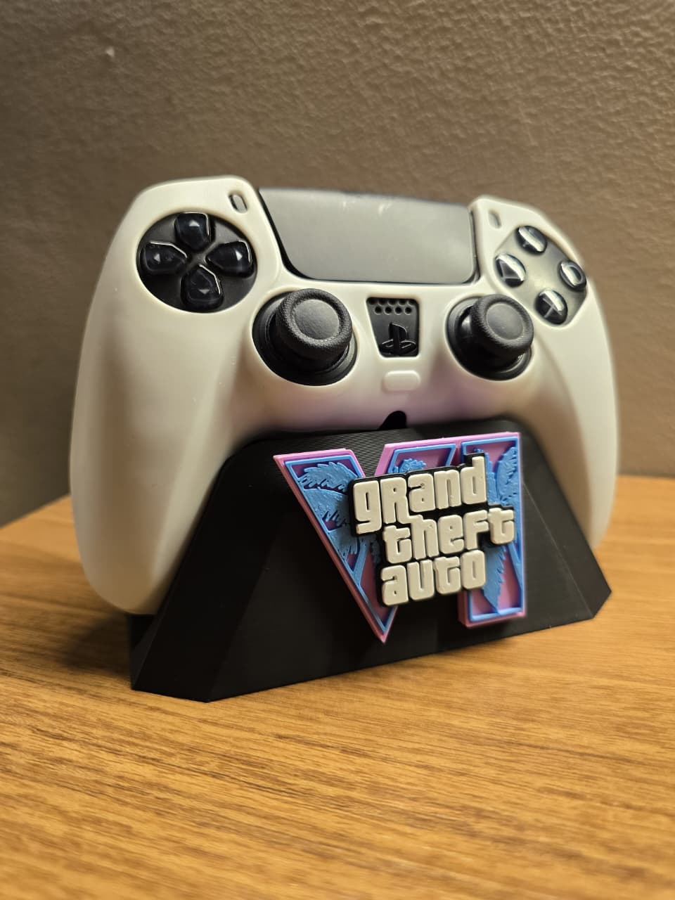 🎮 Porta-Controle Gamer GTA V em Impressão 3D – Suporte para Controle